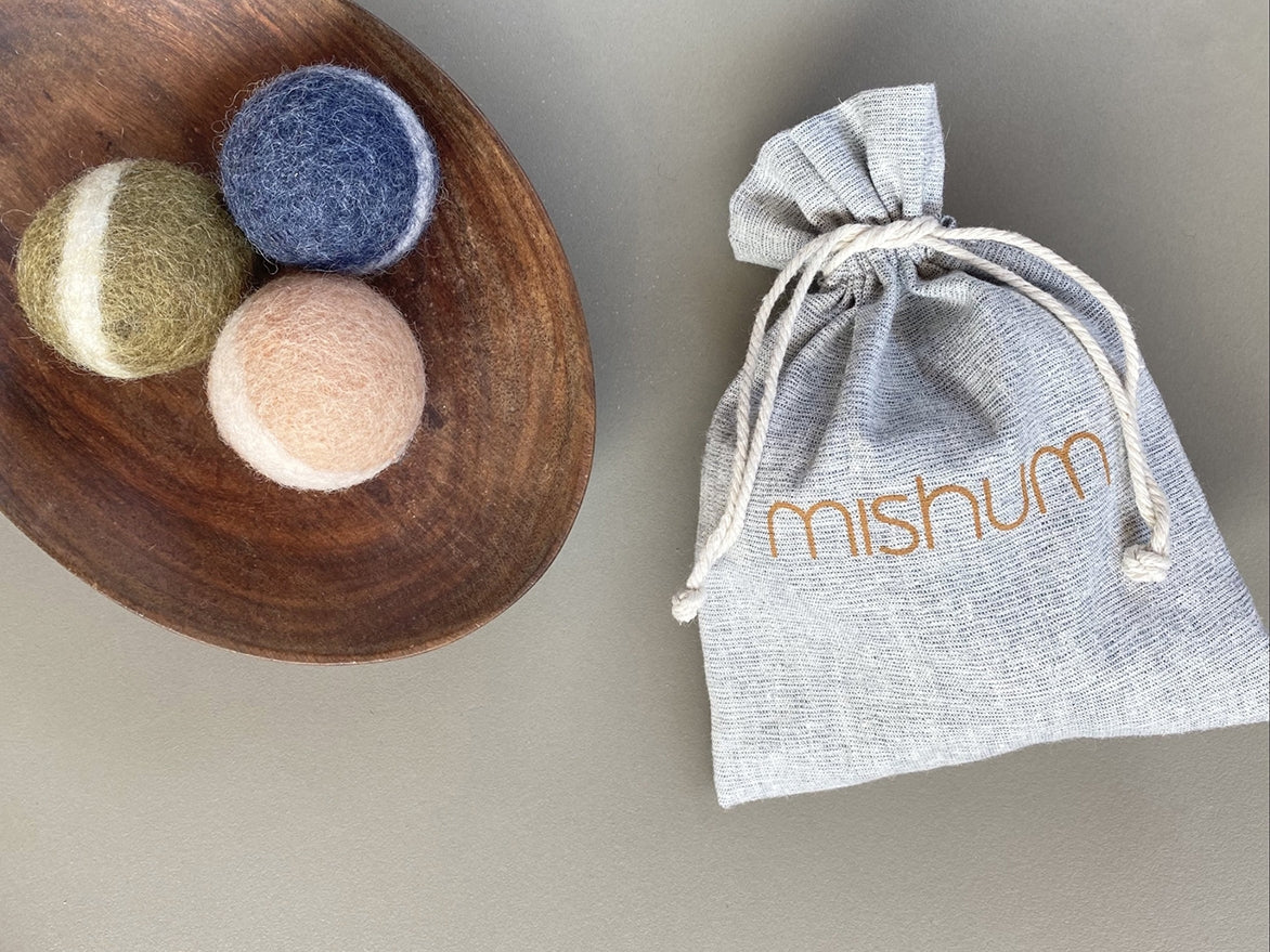 Handmade wool felt playballs for pets by Mishum