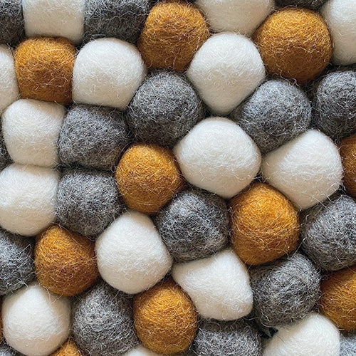 Stylish cat bed made from wool