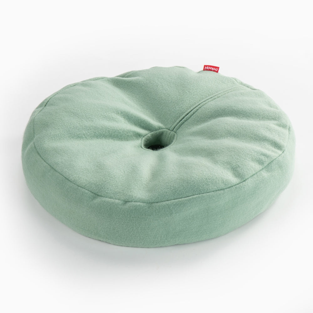 Versatile cat bed available in eight chic colors