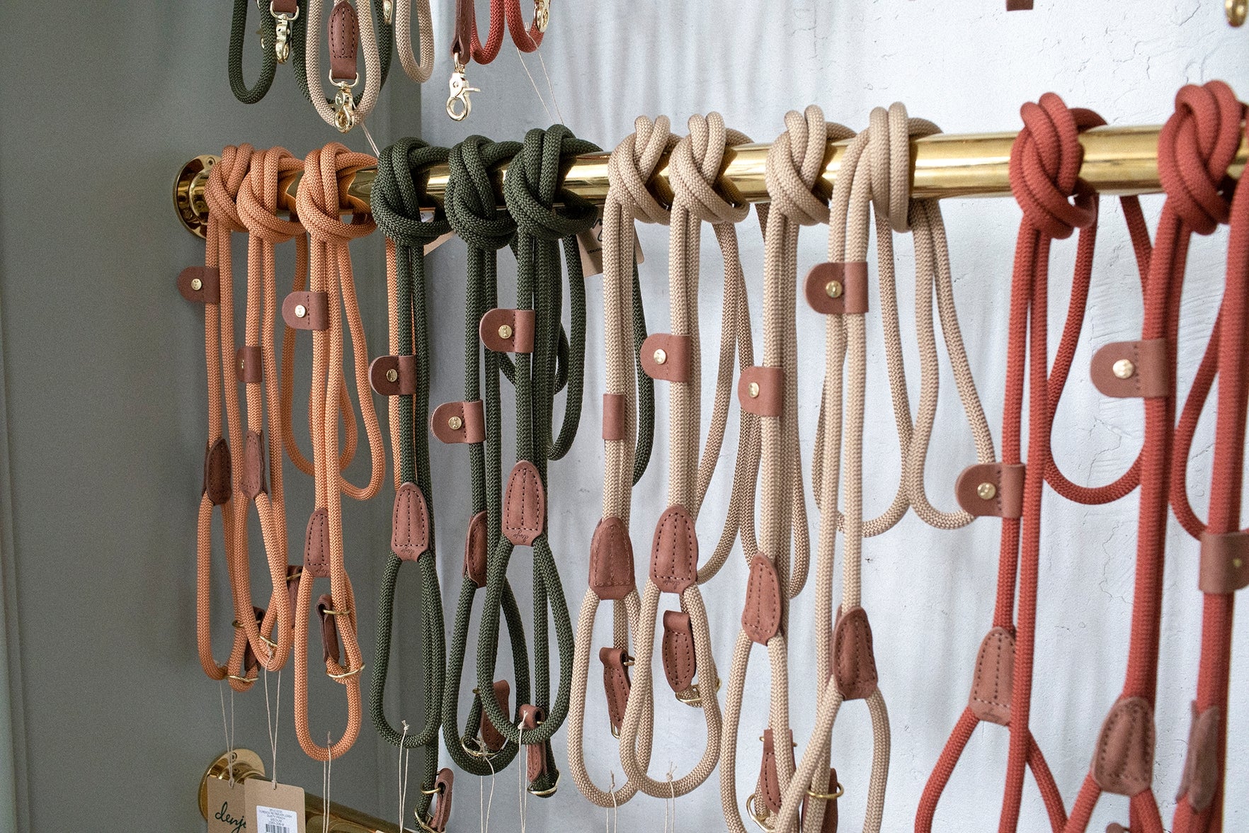 High tensile strength adjustable dog leash with loop design